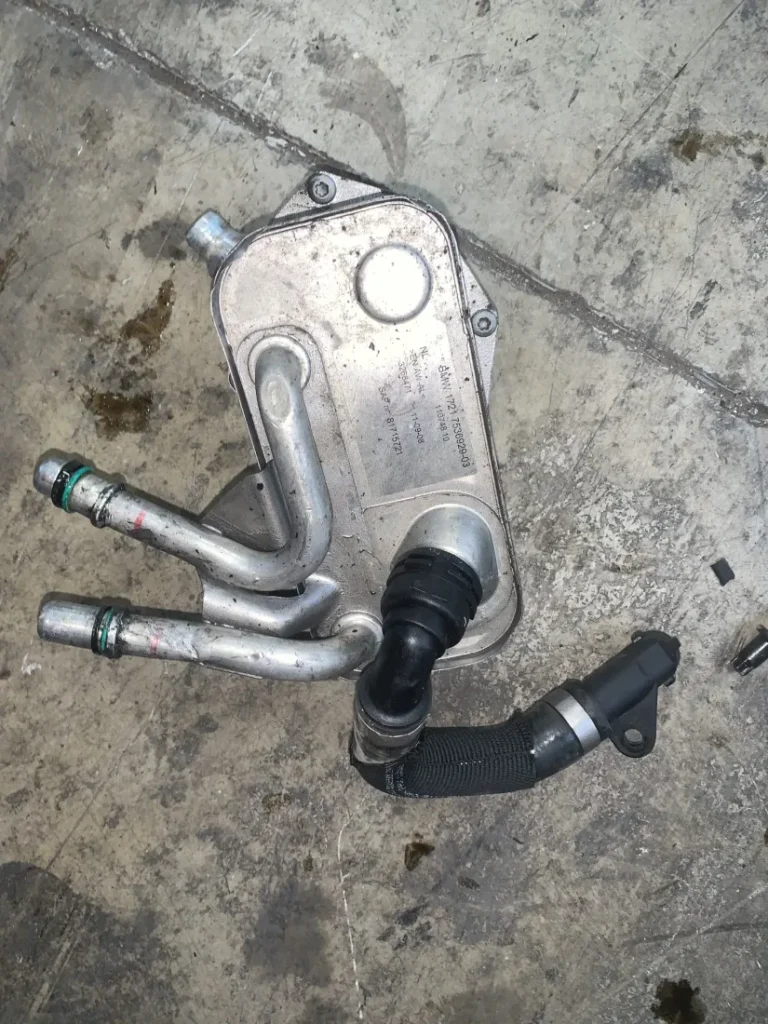 ΕΝΑΛΛΑΚΤΗΣ ΘΕΡΜΟΤΗΤΑΣ - ΨΥΓΕΙΟ ΛΑΔΙΟΥ BMW ΣΕΙΡΑ 1, 3 (ΚΩΔ. ΑΝΤΑΛ. 17217536929)