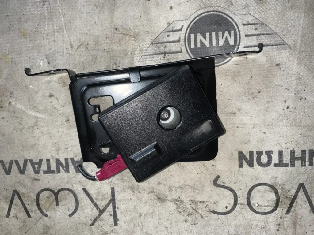 ΕΝΙΣΧΥΤΗΣ - ΚΕΡΑΙΑ BMW ΣΕΙΡΑ 1, 2, 3, 4 F20 F21 F22 F23 F30 F31 F32 F33 F36 GC M3 F80 X1 F48 F49 (ΚΩΔ. ΑΝΤΑΛ. 9325735)