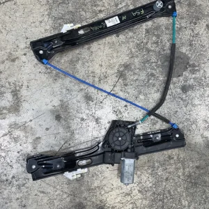 ΑΝΕΒΑΤΟΡΙ - ΓΡΥΛΟΣ ΠΑΡΑΘΥΡΟΥ ΕΜΠΡΟΣ ΑΡΙΣΤΕΡΟ MINI COOPER F54 (ΚΩΔ. ΑΝΤΑΛ. 7344129)