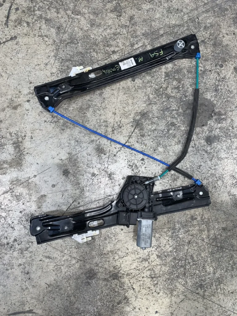 ΑΝΕΒΑΤΟΡΙ - ΓΡΥΛΟΣ ΠΑΡΑΘΥΡΟΥ ΕΜΠΡΟΣ ΑΡΙΣΤΕΡΟ MINI COOPER F54 (ΚΩΔ. ΑΝΤΑΛ. 7344129)