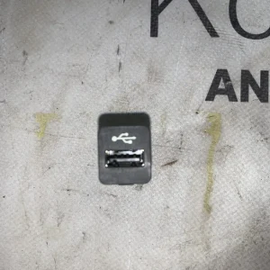 ΑΝΤΑΠΤΟΡΑΣ USB BMW ΣΕΙΡΑ 5, 6 F10 F11 F12 F13 F06 X5 E70 X6 E71 (ΚΩΔ. ΑΝΤΑΛ. 61319167196)