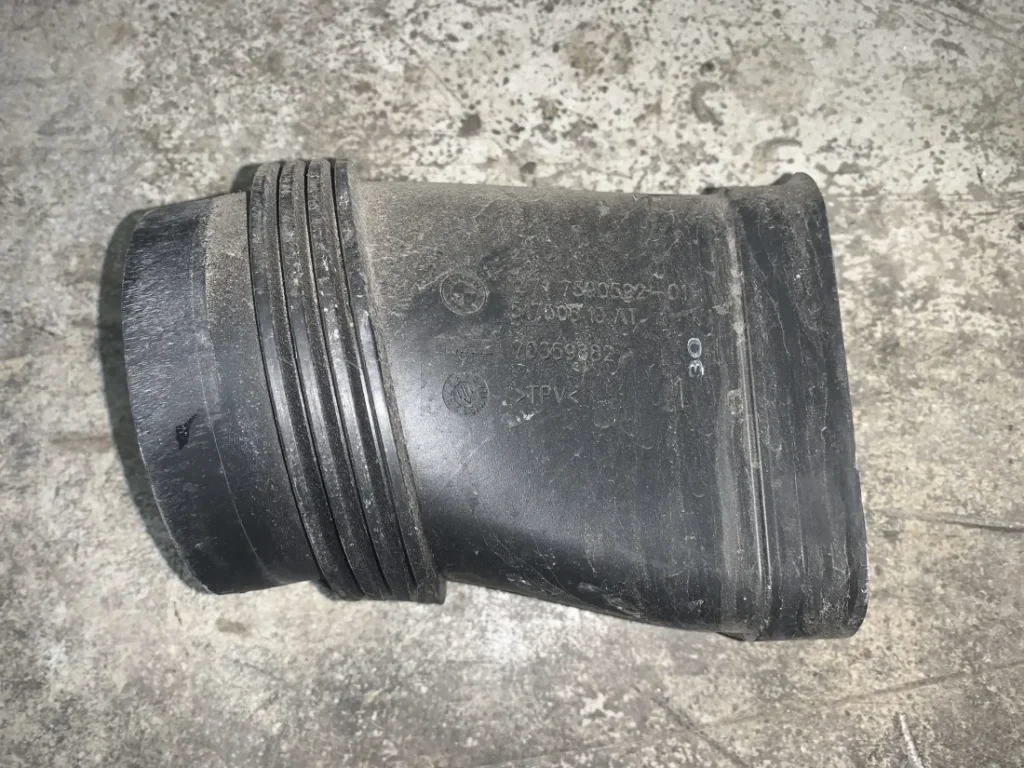 ΕΥΚΑΜΠΤΟΣ ΣΩΛΗΝΑΣ ΑΝΑΡΡΟΦΗΣΗΣ BMW ΣΕΙΡΑ 5, 7 F10 F11 F07 GT F01 F02 (ΚΩΔ. ΑΝΤΑΛ. 13717590592)