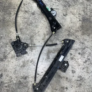 ΑΝΕΒΑΤΟΡΙ - ΓΡΥΛΟΣ ΠΑΡΑΘΥΡΟΥ ΕΜΠΡΟΣ ΔΕΞΙ BMW ΣΕΙΡΑ 2 F44 (ΚΩΔ. ΑΝΤΑΛ. 9851142)