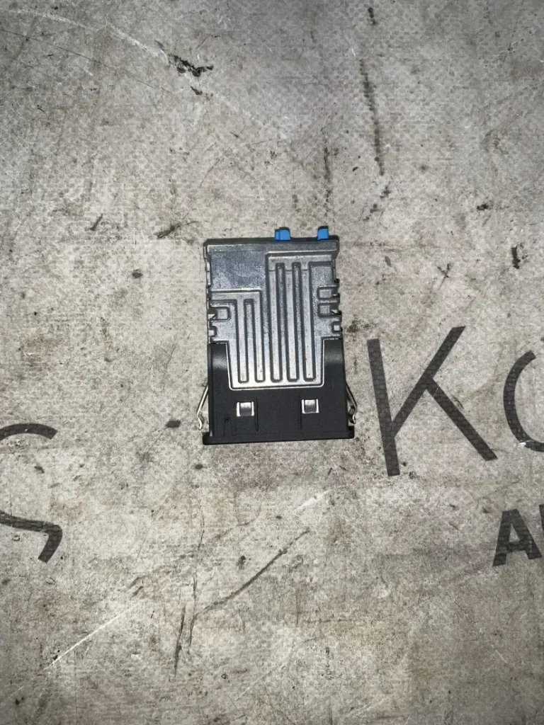 USB ΜΕ ΔΙΠΛΗ ΥΠΟΔΟΧΗ BMW ΣΕΙΡΑ 2, 3, 4, 5, 7, 8 (ΚΩΔ. ΑΝΤΑΛ. 84108711938)