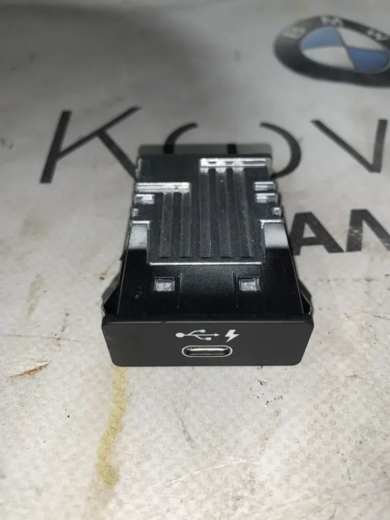 ΑΝΤΑΠΤΟΡΑΣ USB BMW ΣΕΙΡΑ 1, 2, 3, 5, 6, 7, 8, Χ1 Χ2 Χ3 Χ4 Χ4 Μ Χ5 Χ6 Χ7 Ζ4 (ΚΩΔ. ΑΝΤΑΛ. 8711939)