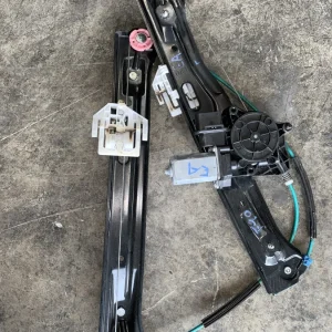 ΑΝΕΒΑΤΟΡΙ - ΓΡΥΛΟΣ ΠΑΡΑΘΥΡΟΥ ΕΜΠΡΟΣ ΑΡΙΣΤΕΡΟ BMW ΣΕΙΡΑ 1 F20 F21 (ΚΩΔ. ΑΝΤΑΛ. 7242561)