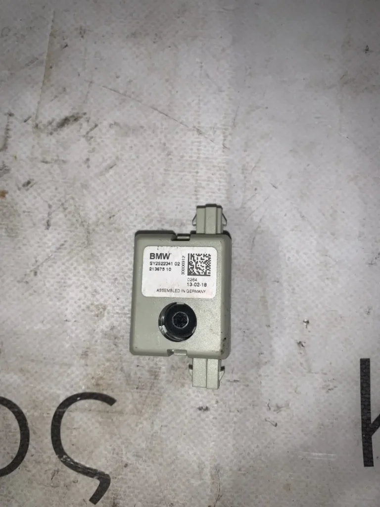 ΕΝΙΣΧΥΤΗΣ ΡΑΔΙΟΦΩΝΟΥ BMW ΣΕΙΡΑ 3, 5, 6, 7 Ε90 Ε91 Ε92 Ε93 Ε60 Ε61 F10 F11 F06 GRAN COUPE F01 F02 X5 E70 X6 E71 (ΚΩΔ. ΑΝΤΑΛ. 213675)