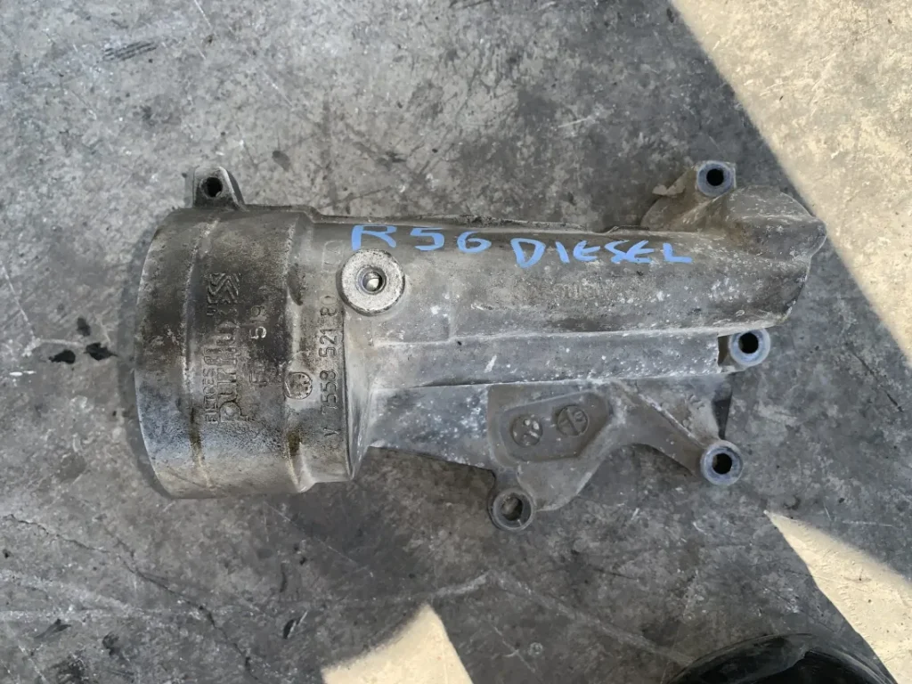 ΒΑΣΗ ΦΙΛΤΡΟΥ ΛΑΔΙΟΥ ME ΠΛΑΣΤΙΚΟ ΚΑΛΥΜΜΑ MINI R55 R56 R57 (ΚΩΔ. ΑΝΤΑΛ. 7558521)