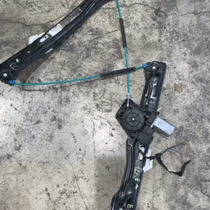 ΑΝΕΒΑΤΟΡΙ - ΓΡΥΛΟΣ ΠΑΡΑΘΥΡΟΥ ΕΜΠΡΟΣ ΑΡΙΣΤΕΡΟ BMW ΣΕΙΡΑ 1 F20 F21 (ΚΩΔ. ΑΝΤΑΛ. 7242561)