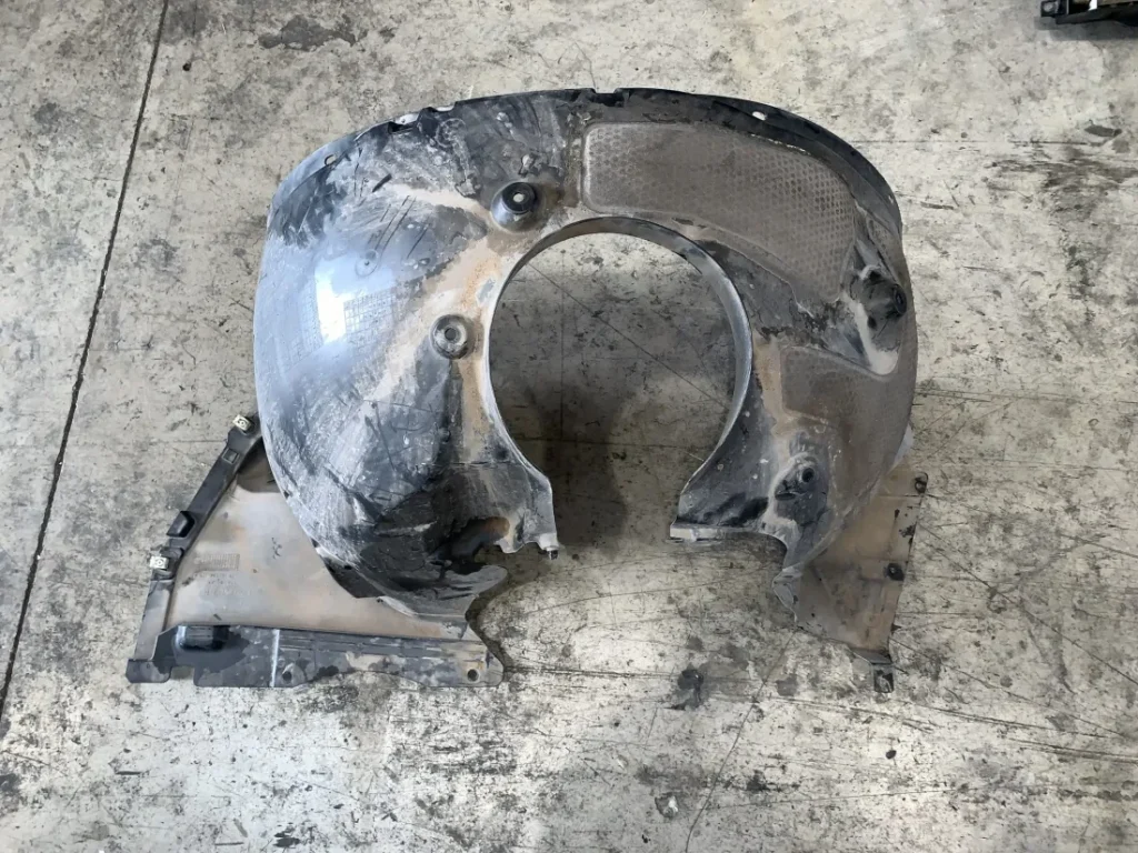 ΠΛΑΣΤΙΚΟΣ ΘΟΛΟΣ ΤΡΟΧΟΥ ΕΜΠΡΟΣ ΔΕΞΙΑ BMW X2 F39 (ΚΩΔ. ΑΝΤΑΛ. 51717447030-51717427920-51717427918)