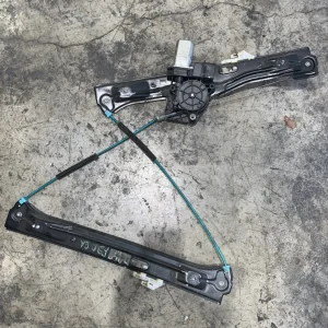 ΑΝΕΒΑΤΟΡΙ - ΓΡΥΛΟΣ ΠΑΡΑΘΥΡΟΥ ΕΜΠΡΟΣ ΔΕΞΙ BMW ΣΕΙΡΑ 1 F20 F21 (ΚΩΔ. ΑΝΤΑΛ. 5000966)