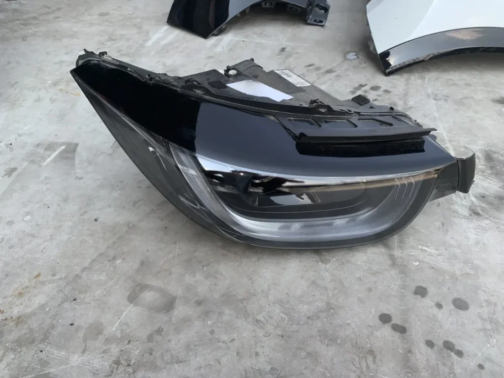 ΦΑΝΑΡΙ ΕΜΠΡΟΣ ΔΕΞΙ BMW i3 I01 (ΚΩΔ. ΑΝΤΑΛ. 63117467750)