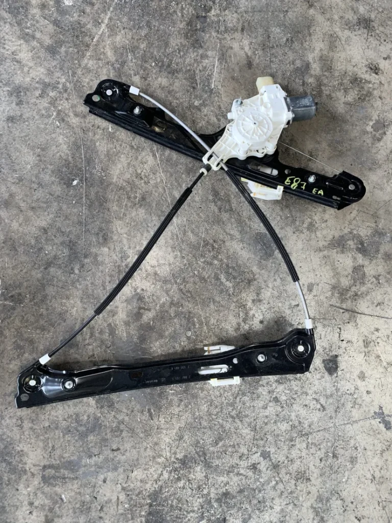 ΑΝΕΒΑΤΟΡΙ - ΓΡΥΛΟΣ ΠΑΡΑΘΥΡΟΥ ΕΜΠΡΟΣ ΑΡΙΣΤΕΡΟ BMW ΣΕΙΡΑ 1 Ε81 Ε87 (ΚΩΔ. ΑΝΤΑΛ. 7067795)