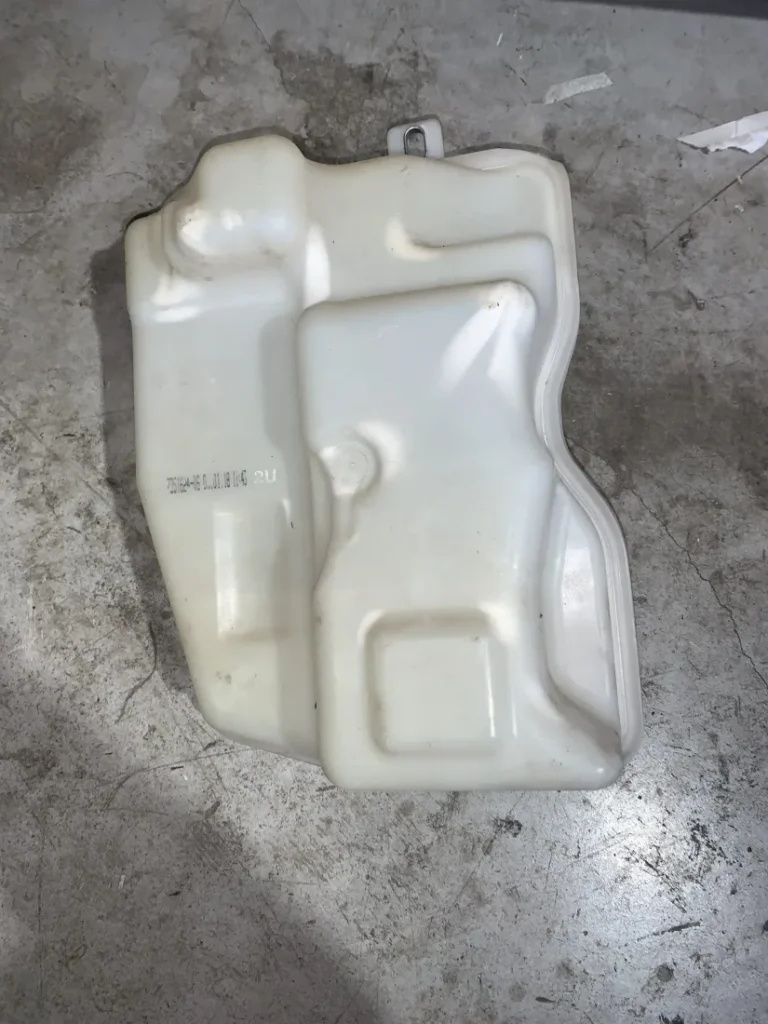 ΔΟΧΕΙΟ ΝΕΡΟΥ ΥΑΛΟΚΑΘΑΡΙΣΤΗΡΩΝ BMW ΣΕΙΡΑ 2 F45 A.T. F46 G.T. X1 F48 (ΚΩΔ. ΑΝΤΑΛ. 7351624)