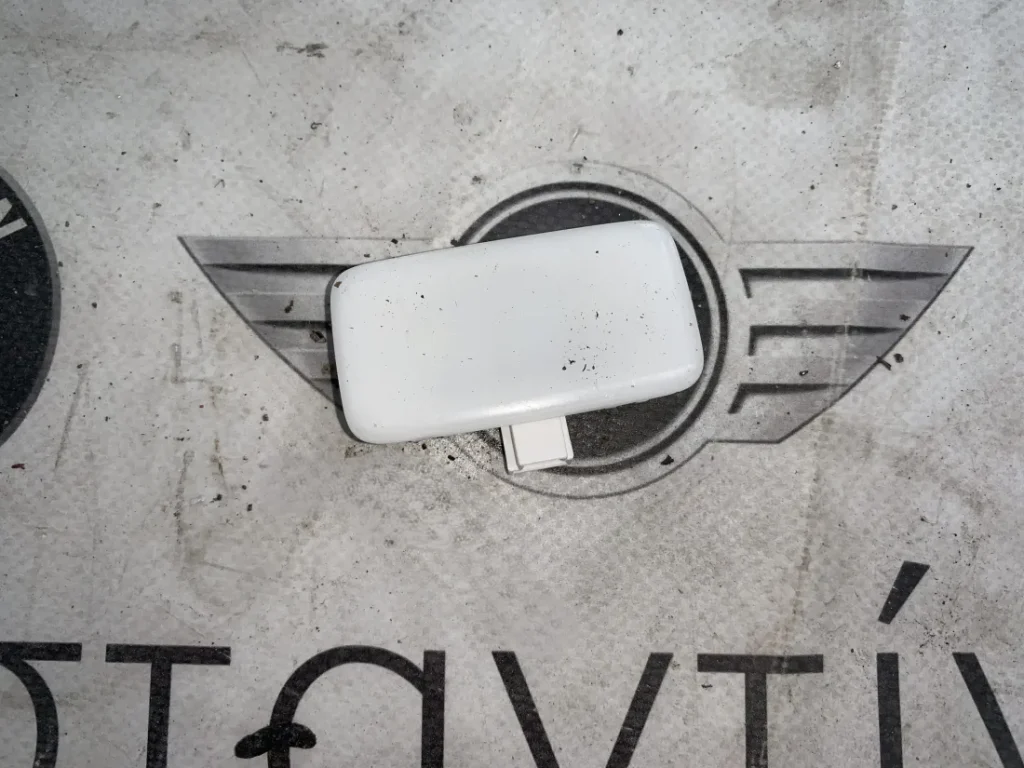 ΛΑΜΠΑ ΕΣΩΤΕΡΙΚΟΥ ΚΑΘΡΕΠΤΗ BMW ΣΕΙΡΑ 1, 2, 3, 4 F20F21 F22 F30 F31 F32 F36 GC M3 F90 (ΚΩΔ. ΑΝΤΑΛ. 9397852)