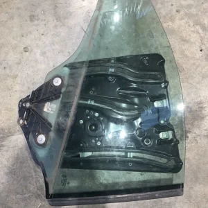 ΠΑΡΑΘΥΡΟ ΜΕ ΑΝΕΒΑΤΟΡΙ ΠΙΣΩ ΔΕΞΙΑ BMW ΣΕΙΡΑ 3 E90 E91 E92 E93 (ΚΩΔ. ΑΝΤΑΛ. 7198048 - 7198050)