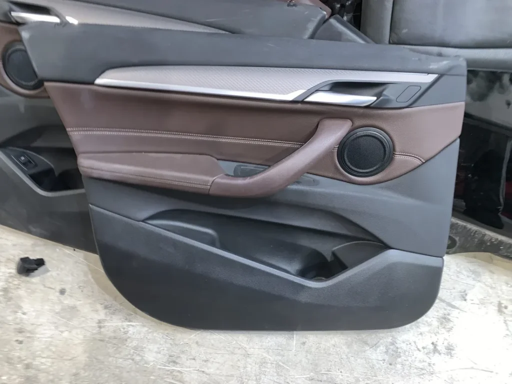 ΕΠΕΝΔΥΣΗ - ΤΑΠΕΤΣΑΡΙΑ ΠΟΡΤΑΣ ΕΜΠΡΟΣ ΑΡΙΣΤΕΡΑ BMW X2 F39