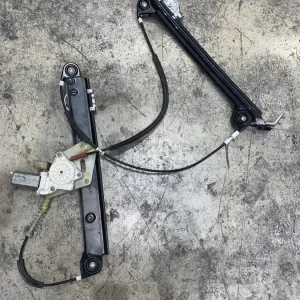 ΑΝΕΒΑΤΟΡΙ - ΓΡΥΛΟΣ ΠΑΡΑΘΥΡΟΥ ΕΜΠΡΟΣ ΔΕΞΙ BMW ΣΕΙΡΑ 1 Ε81 Ε87 (ΚΩΔ. ΑΝΤΑΛ. 6978846)