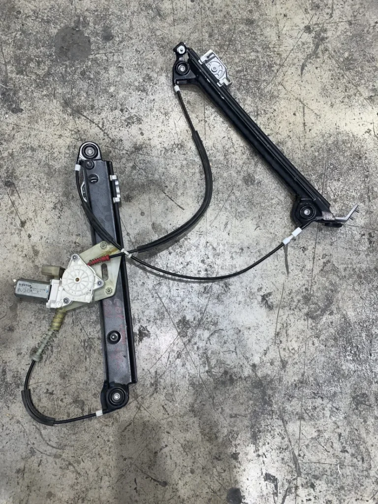 ΑΝΕΒΑΤΟΡΙ - ΓΡΥΛΟΣ ΠΑΡΑΘΥΡΟΥ ΕΜΠΡΟΣ ΔΕΞΙ BMW ΣΕΙΡΑ 1 Ε81 Ε87 (ΚΩΔ. ΑΝΤΑΛ. 6978846)