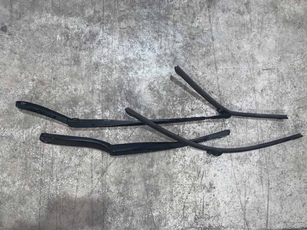 ΒΡΑΧΙΟΝΕΣ ΥΑΛΟΚΑΘΑΡΙΣΤΗΡΩΝ BMW ΣΕΙΡΑ 5, 6 F10 F11 F12 F13 F06 GC (ΚΩΔ. ΑΝΤΑΛ. 61617203156 - 61617203157)