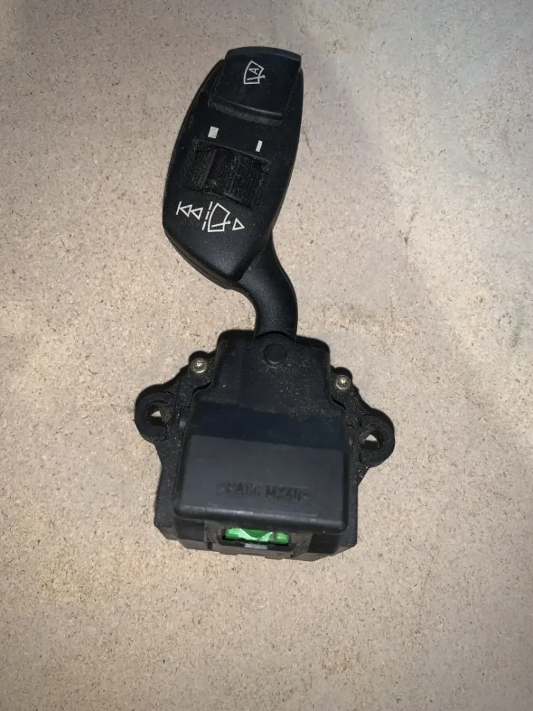 ΔΙΑΚΟΠΤΗΣ ΥΑΛΟΚΑΘΑΡΙΣΤΗΡΩΝ BMW ΣΕΙΡΑ 5 Ε60 Ε61 (6924107)