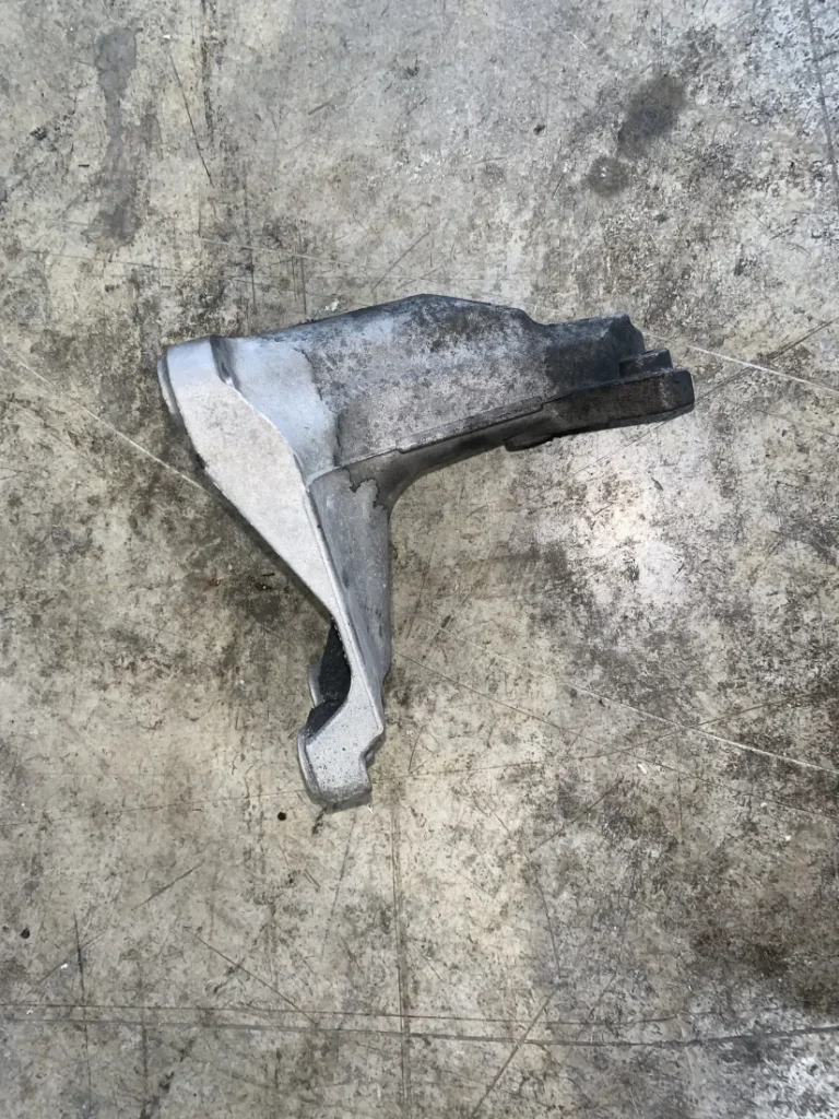 ΣΤΗΡΙΓΜΑ ΒΑΣΗΣ ΚΙΝΗΤΗΡΑ ΔΕΞΙΑ BMW ΣΕΙΡΑ 1, 2, 3, 4 (ΚΩΔ. ΑΝΤΑΛ. 22116788612)