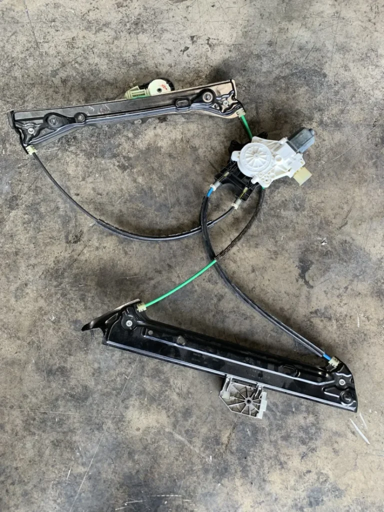 ΑΝΕΒΑΤΟΡΙ - ΓΡΥΛΟΣ ΠΑΡΑΘΥΡΟΥ ΕΜΠΡΟΣ ΔΕΞΙ BMW ΣΕΙΡΑ 4 F32 F33 F36 GRAN COUPE (ΚΩΔ. ΑΝΤΑΛ. 7281624 - 7352748)