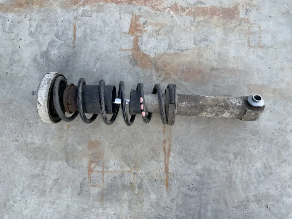 ΓΟΝΑΤΟ ΑΝΑΡΤΗΣΗΣ ΠΙΣΩ ΑΡΙΣΤΕΡΑ - ΑΜΟΡΤΙΣΕΡ BMW ΣΕΙΡΑ 6 E63 E64 (ΚΩΔ. ΑΝΤΑΛ. 33526768925)