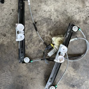 ΑΝΕΒΑΤΟΡΙ - ΓΡΥΛΟΣ ΠΑΡΑΘΥΡΟΥ ΕΜΠΡΟΣ ΑΡΙΣΤΕΡΟ MINI COOPER R50 R52 R53 (ΚΩΔ. ΑΝΤΑΛ. 6954275)