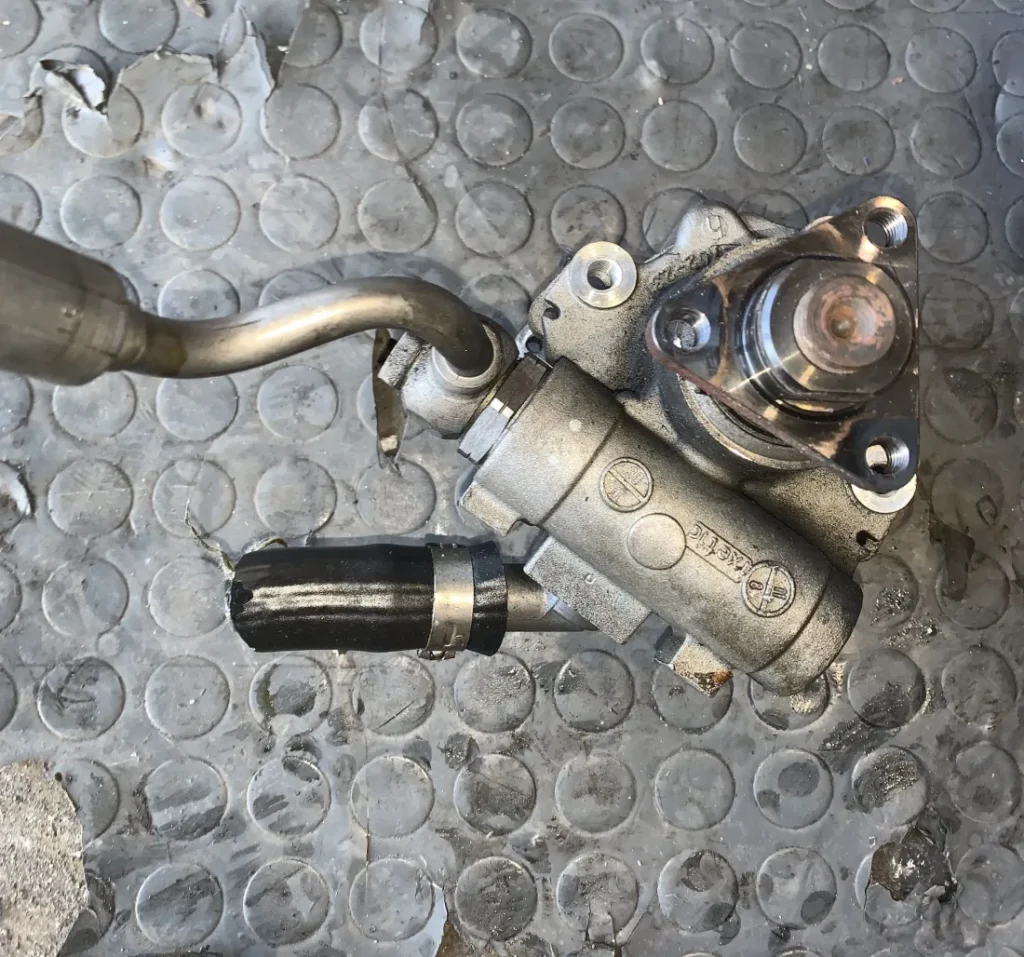 ΑΝΤΛΙΑ ΥΔΡΑΥΛΙΚΟΥ ΤΙΜΟΝΙΟΥ N57 BMW ΣΕΙΡΑ 1, 3, 5 E81 E87 E90 E91 E60 E61 X1 E84 (ΚΩΔ. ΑΝΤΑΛ. 2112702)