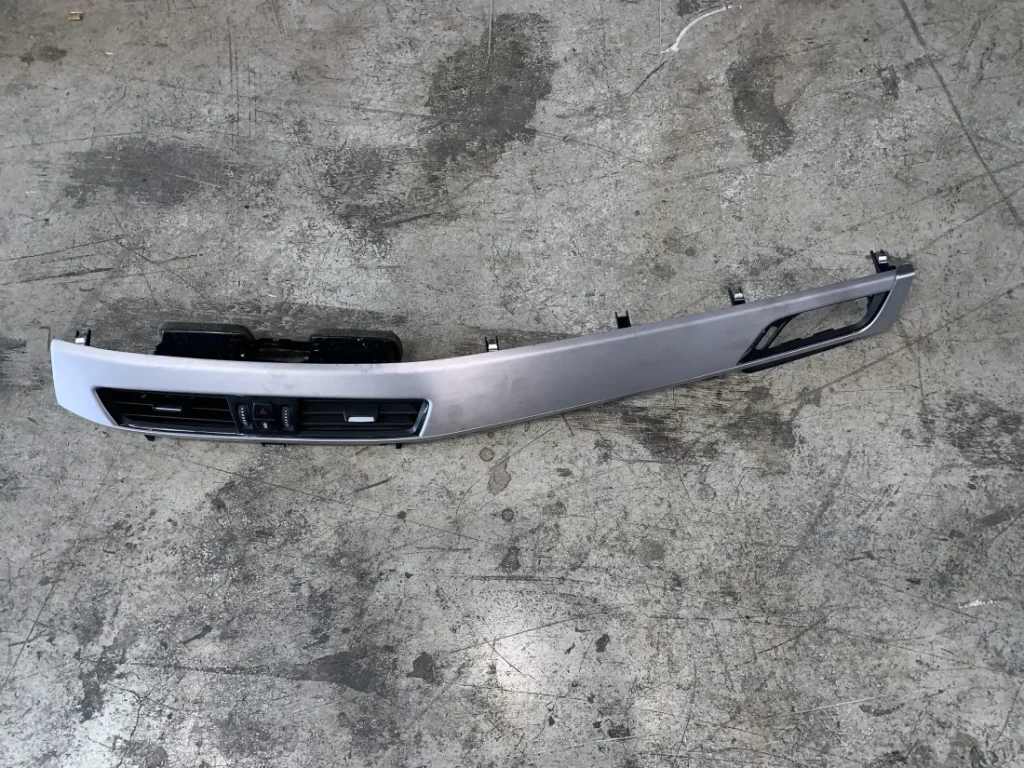 ΑΕΡΑΓΩΓΟΣ ΤΑΜΠΛΟΥ ΜΕ ΔΙΑΚΟΣΜΗΤΙΚΟ ΚΑΛΥΜΜΑ BMW X1 F48 F49 (ΚΩΔ. ΑΝΤΑΛ. 9332456 - 9292741)