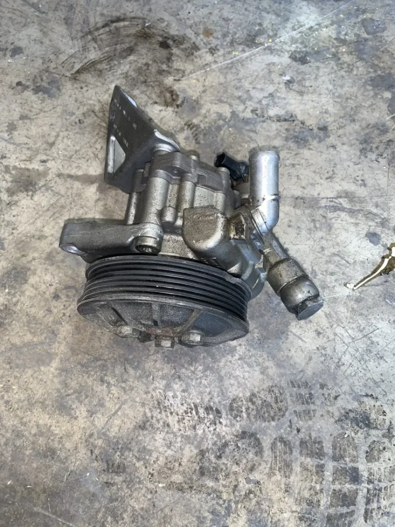 ΑΝΤΛΙΑ ΥΔΡΑΥΛΙΚΟΥ ΤΙΜΟΝΙΟΥ BMW ΣΕΙΡΑ 1, 3 E81 E87 E88 E90 E91 (ΚΩΔ. ΑΝΤΑΛ. 32427539015)