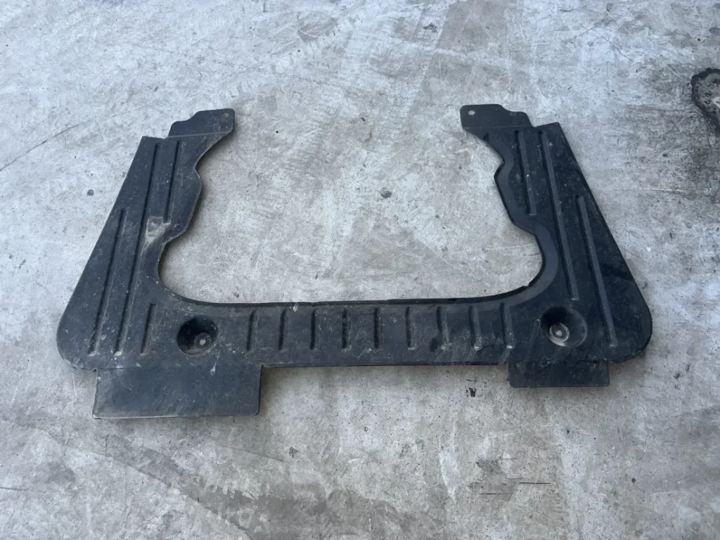 ΚΑΛΥΜΜΑ ΠΛΑΚΑΣ ΕΝΙΣΧΥΣΗΣ ΑΚΑΜΨΙΑΣ BMW X3 E83 (ΚΩΔ. ΑΝΤΑΛ. 3420702)