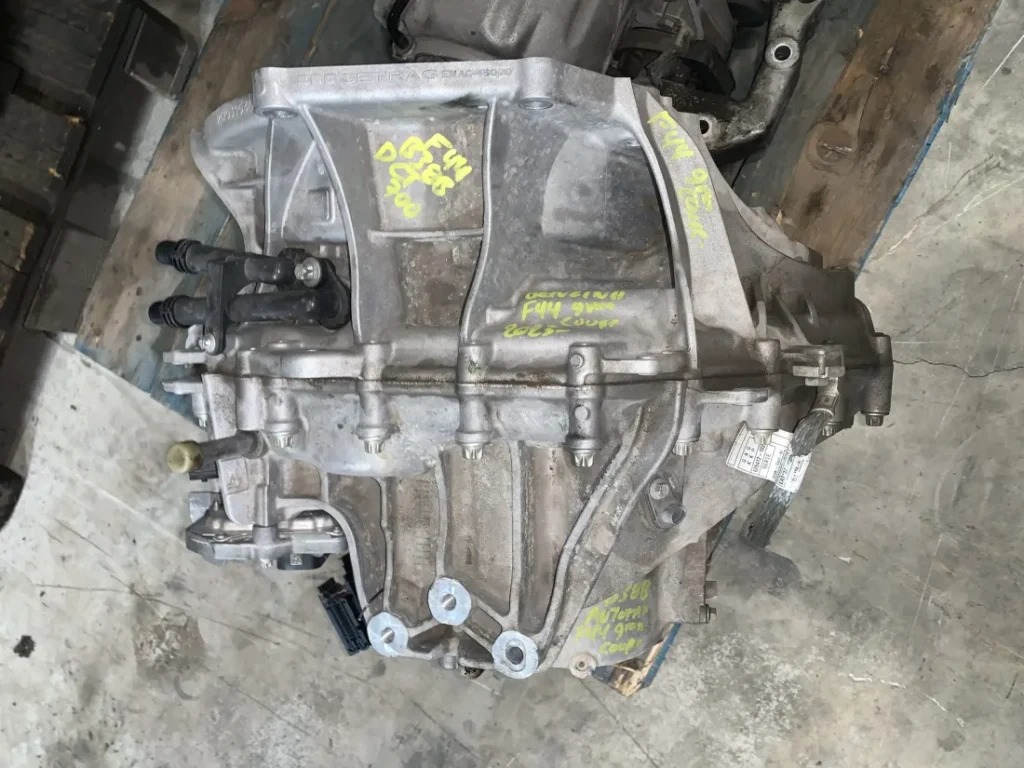 ΣΑΣΜΑΝ - ΚΙΒΩΤΙΟ ΤΑΧΥΤΗΤΩΝ ΔΙΠΛΟΥ ΣΥΜΠΛΕΚΤΗ BMW ΣΕΙΡΑ 1, 2 F40 F44 GRAN COUPE (ΚΩΔ. ΑΝΤΑΛ. 28009884617)