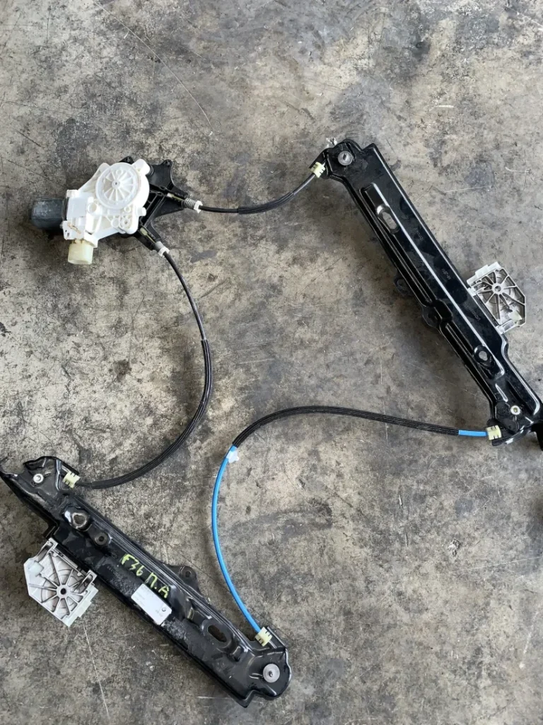 ΑΝΕΒΑΤΟΡΙ - ΓΡΥΛΟΣ ΠΑΡΑΘΥΡΟΥ ΠΙΣΩ ΑΡΙΣΤΕΡΟ BMW ΣΕΙΡΑ 4 F36 GRAN COUPE (ΚΩΔ. ΑΝΤΑΛ. 7326325)