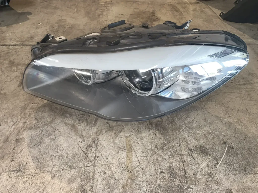 ΦΑΝΑΡΙ ΕΜΠΡΟΣ ΑΡΙΣΤΕΡΑ BI XENON BMW ΣΕΙΡΑ 5 F10 F11 (ΚΩΔ. ΑΝΤΑΛ. 7203251)