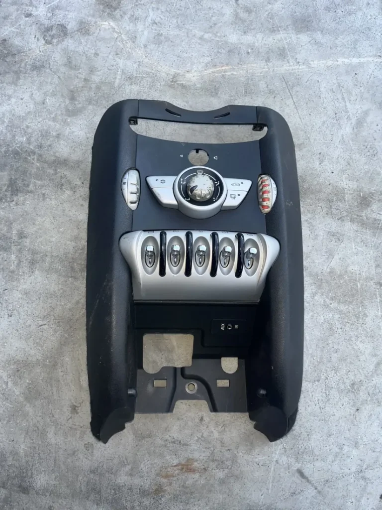 ΔΙΑΚΟΣΜΗΤΙΚΟ ΚΑΛΥΜΜΑ ΚΕΝΤΡΙΚΗΣ ΚΟΝΣΟΛΑΣ MINI R55 R56 (ΚΩΔ. ΑΝΤΑΛ. 51162754160)