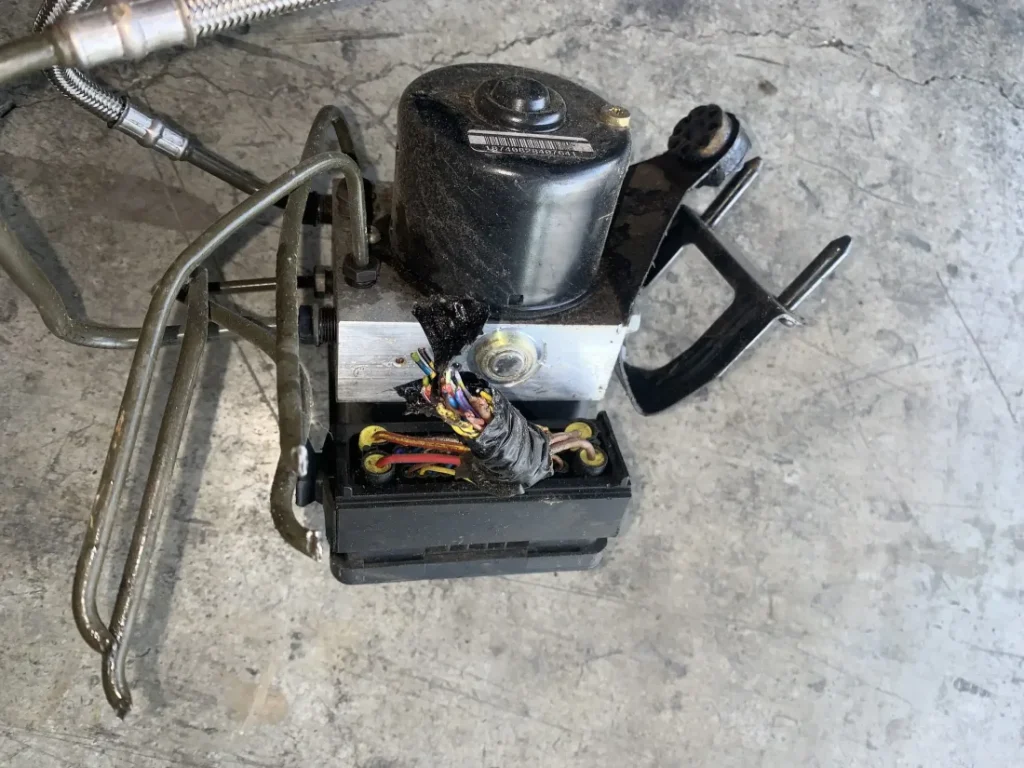 ΜΟΝΑΔΑ - ΑΝΤΛΙΑ ΦΡΕΝΩΝ ABS BMW ΣΕΙΡΑ 3 E46 (ΚΩΔ. ΑΝΤΑΛ. 34516765452 - 6765454)