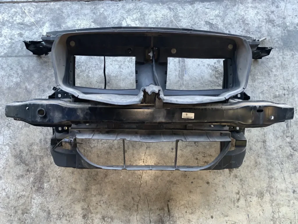 ΜΕΤΩΠΗ ΚΑΙ ΤΡΑΒΕΡΣΑ ΚΟΜΠΛΕ BMW X1 E84 (ΚΩΔ. ΑΝΤΑΛ. 2990187)