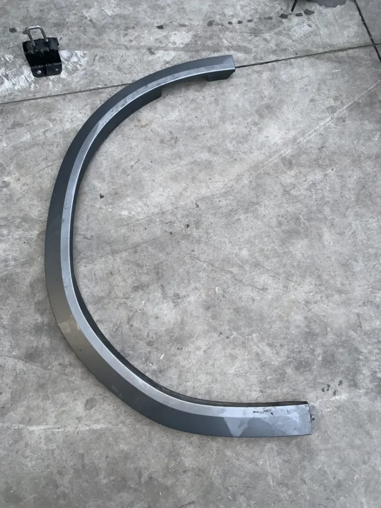 ΚΑΛΥΜΜΑ ΘΟΛΟΥ ΤΡΟΧΟΥ ΕΜΠΡΟΣ ΔΕΞΙΑ - ΦΡΥΔΑΚΙ BMW X2 U10 (ΚΩΔ. ΑΝΤΑΛ. 51775A329E2)