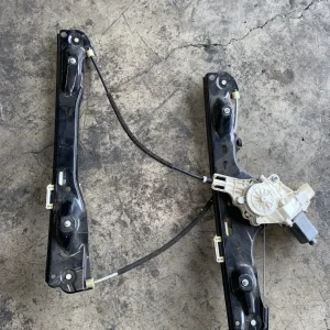 ΑΝΕΒΑΤΟΡΙ - ΓΡΥΛΟΣ ΠΑΡΑΘΥΡΟΥ ΕΜΠΡΟΣ ΑΡΙΣΤΕΡΟ BMW ΣΕΙΡΑ 1, 3 Ε87 Ε90 Ε91 Χ1 Ε84 (ΚΩΔ. ΑΝΤΑΛ. 6927027 - 2990293 - 2990385)