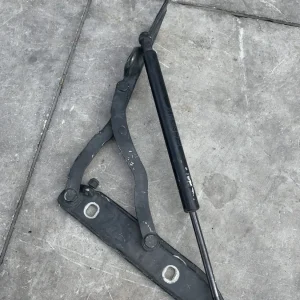 ΜΕΝΤΕΣΕΣ ΚΑΠΟΥ ΕΜΠΡΟΣ ΔΕΞΙΑ BMW ΣΕΙΡΑ 3 E46 (ΚΩΔ. ΑΝΤΑΛ. 41628220074)