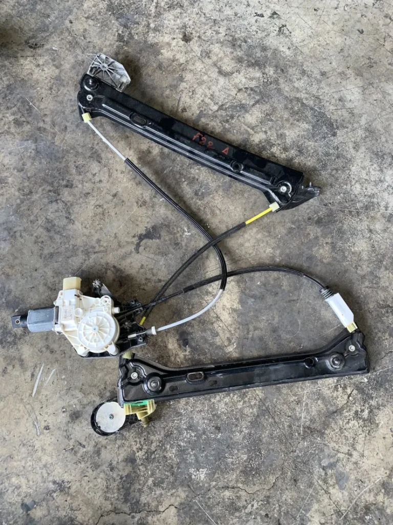 ΑΝΕΒΑΤΟΡΙ - ΓΡΥΛΟΣ ΠΑΡΑΘΥΡΟΥ ΕΜΠΡΟΣ ΔΕΞΙ BMW ΣΕΙΡΑ 1, 2 F20 F21 F22 COUPE M2 F87 (ΚΩΔ. ΑΝΤΑΛ. 7268448)