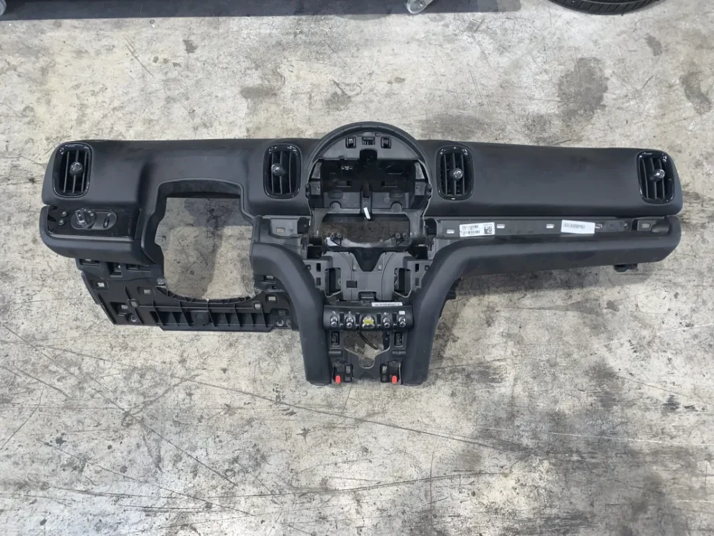 ΤΑΜΠΛΟ - DASHBOARD MINI COUNTRYMAN F60 (ΚΩΔ. ΑΝΤΑΛ. 51459332760)