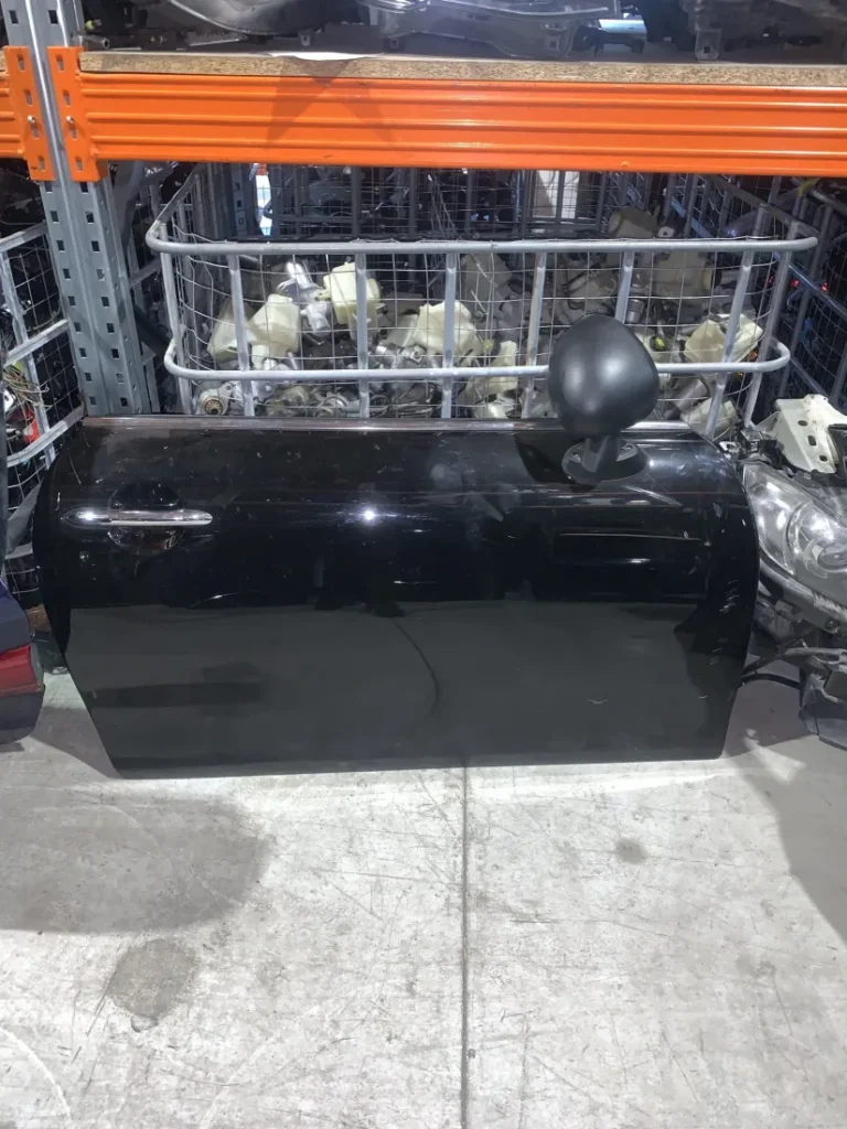 ΠΟΡΤΑ ΕΜΠΡΟΣ ΔΕΞΙΑ ΜΑΥΡΗ MINI F56