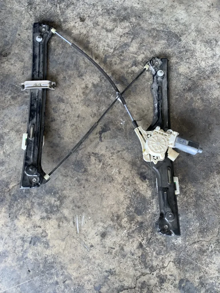 ΑΝΕΒΑΤΟΡΙ - ΓΡΥΛΟΣ ΠΑΡΑΘΥΡΟΥ ΕΜΠΡΟΣ ΑΡΙΣΤΕΡΟ BMW X5 E70 (ΚΩΔ. ΑΝΤΑΛ. 7166379 - 7267657)