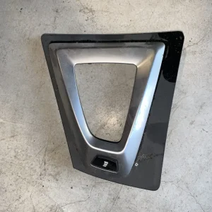 ΔΙΑΚΟΣΜΗΤΙΚΟ ΚΑΛΥΜΜΑ ΚΕΝΤΡΙΚΗΣ ΚΟΝΣΟΛΑΣ BMW ΣΕΙΡΑ 3, 4 F30 F31 F32 F33 M4 F82 (ΚΩΔ. ΑΝΤΑΛ. 8058547)