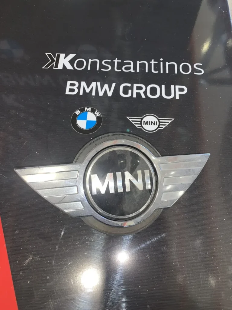 ΛΑΒΗ ΑΝΟΙΓΜΑΤΟΣ ΠΟΡΤ ΜΠΑΓΚΑΖ - ΧΕΙΡΙΣΜΟΣ ΕΜΒΛΗΜΑΤΟΣ MINI R60 R61 (ΚΩΔ. ΑΝΤΑΛ. 51249802314)