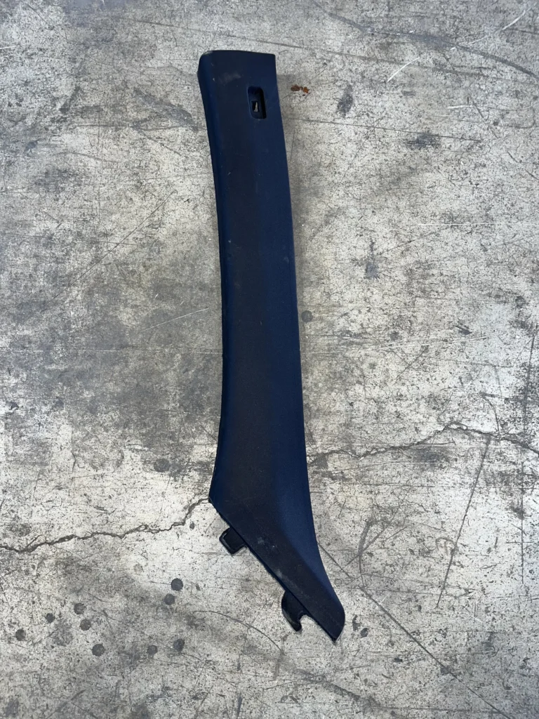 ΕΠΕΝΔΥΣΗ ΚΟΛΟΝΑΣ ΠΙΣΩ ΔΕΞΙΑ C-PILLAR ΣΕΙΡΑ 3 E90 E91 LCI