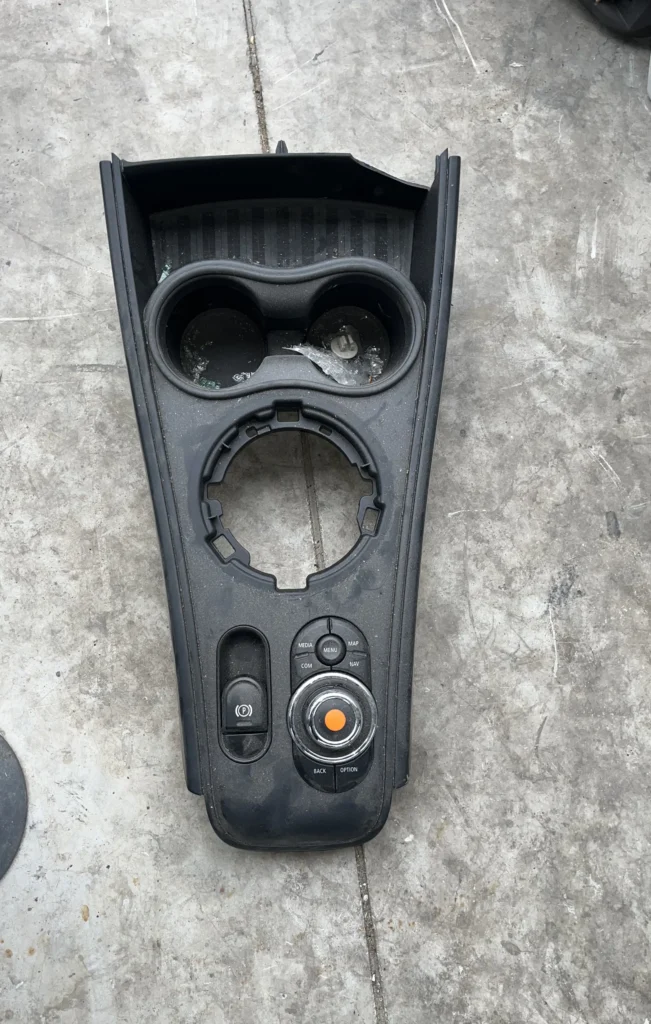 ΚΑΛΥΜΜΑ ΚΕΝΤΡΙΚΗΣ ΚΟΝΣΟΛΑΣ MINI COUNTRYMAN F60